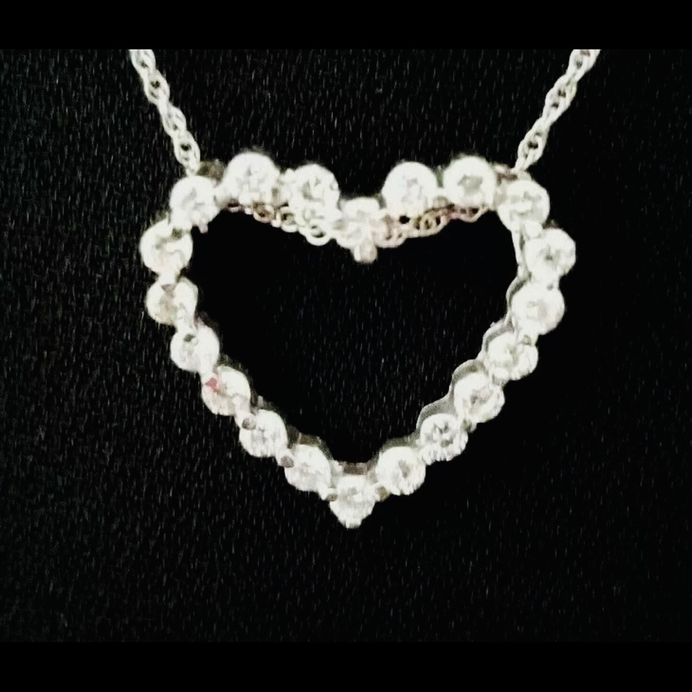 14KT White Gold Diamond Heart Necklace
